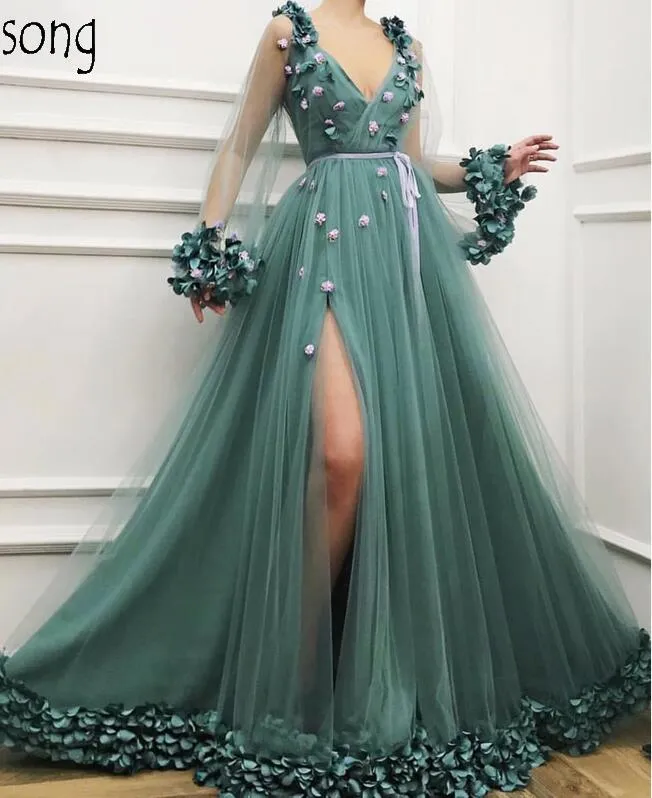 2019エレガントなロングウエディングドレスVネックチュール長袖のイブニングドレスユニークな花の花びらハイスプリットフォーマルドレスローブデソイー