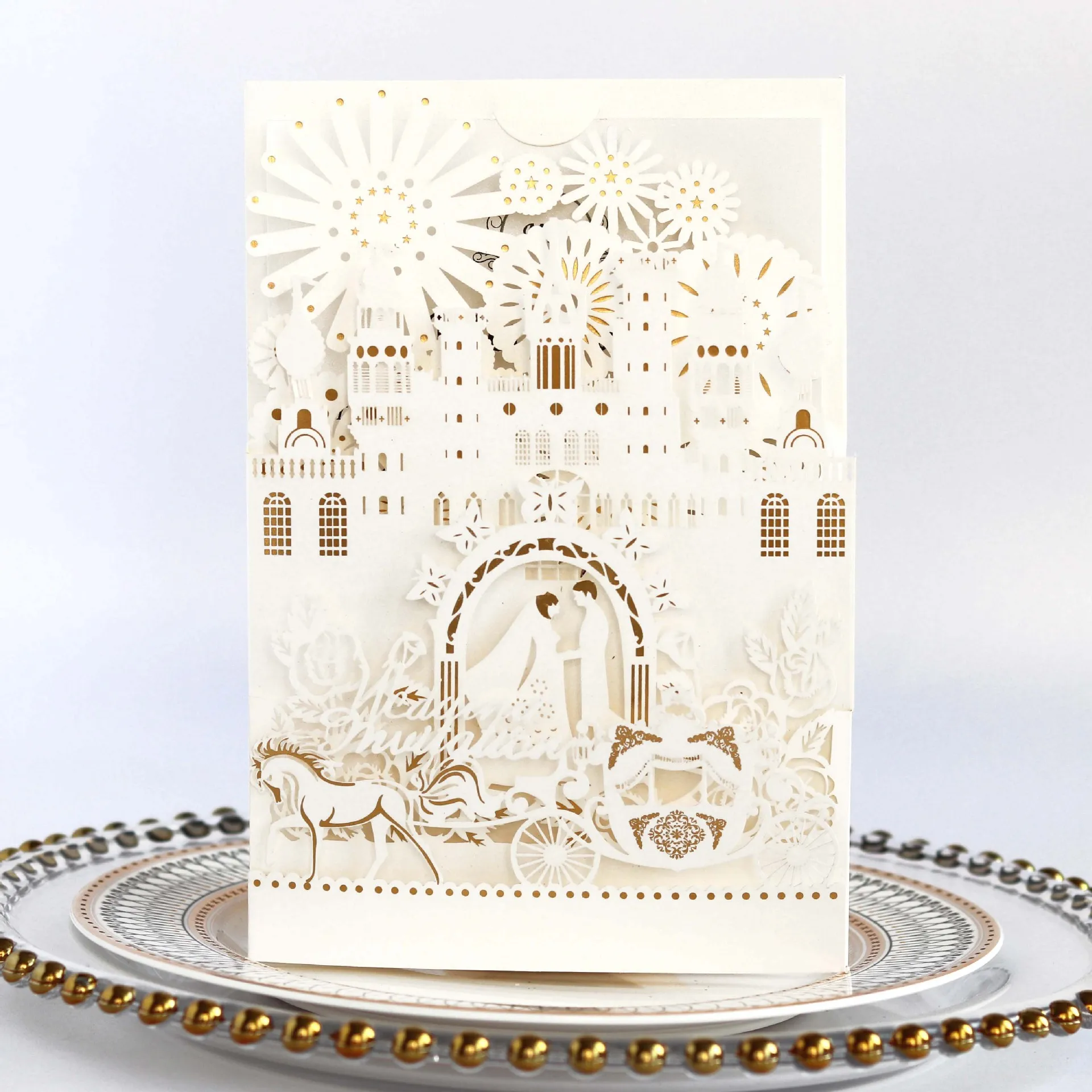 Invitations de mariage coupées au laser Personnalisé Castle Lovers Gates Cartes d'invitation de mariage pliées avec enveloppes BW-HK156G