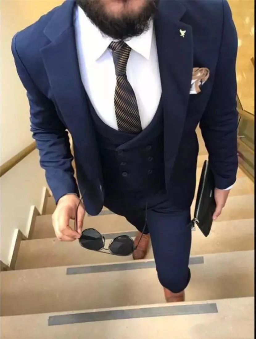 Smoking da sposo da sposo slim fit con un bottone blu navy, risvolto, groomsmen, abiti da uomo, giacca da ballo (giacca + pantaloni + gilet + cravatta) NO: 1941