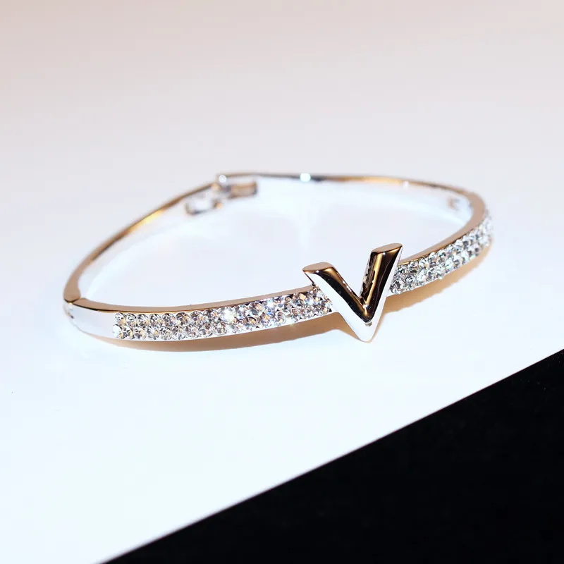 V-Letter ArmbandenBangle Designer Sieraden Europees Merk Mode Vrouwen Micro Set Zirkoon Bedelarmband voor Vrouwen Bruiloft Valentijnsdag Cadeau Accessoires SPC