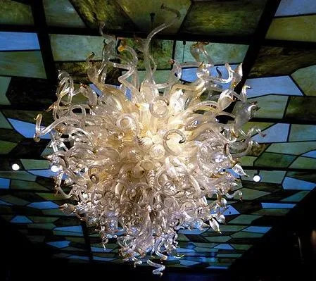 현대 램프 디자인 럭셔리 LED 샹들리에 가벼운 실내 아트 장식 천장 조명 손을 날 려 무라노 유리 샹들리에