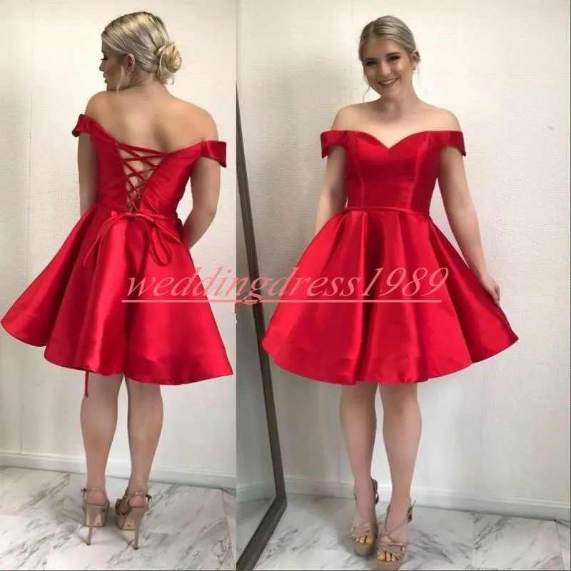 Eenvoudige stijl satijn homecoming jurken off shoulder capped goedkope 2019 junioren cocktail prom jurk party club slijtage knielengte goedkoop A-lijn