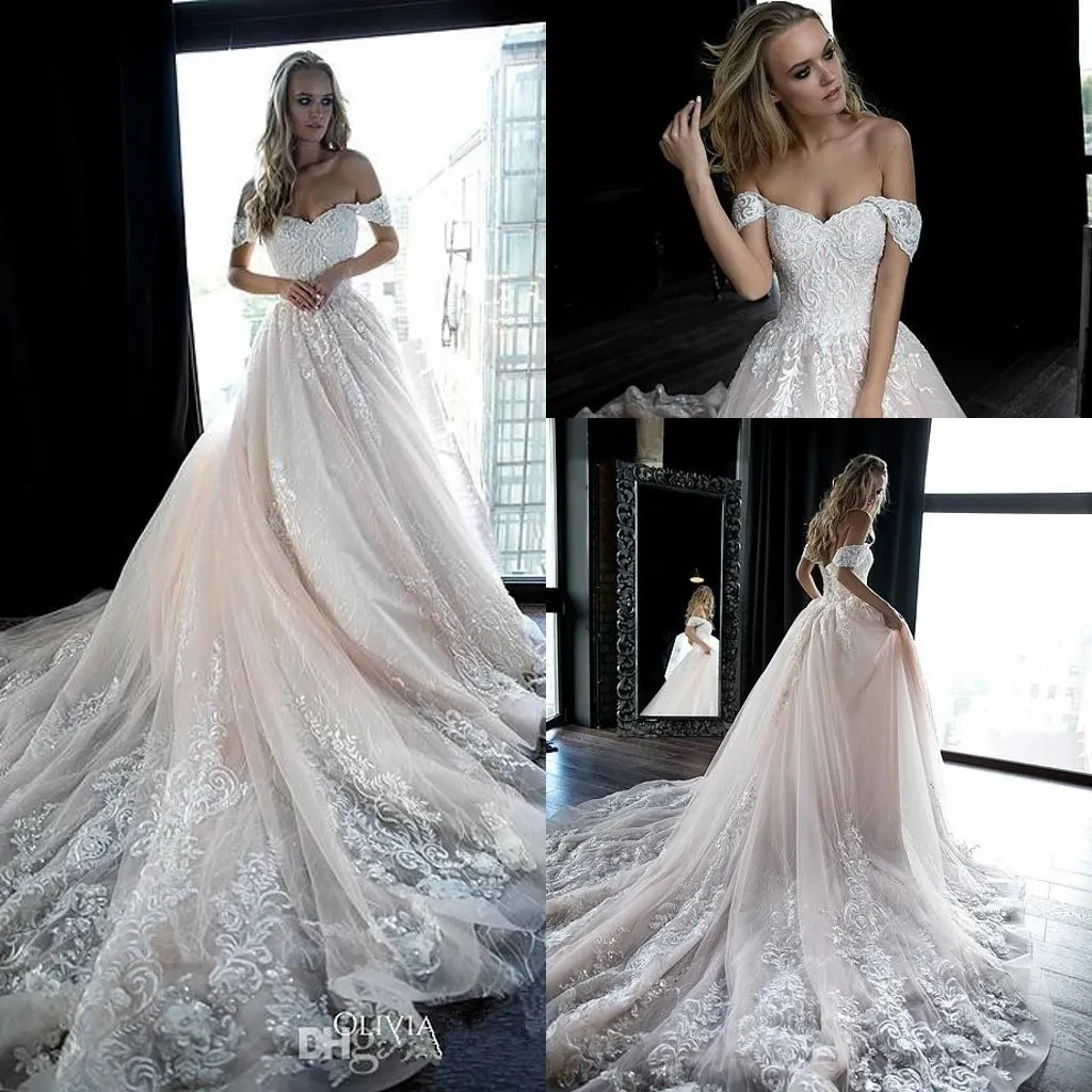 2019 Vestidos de novia de encaje elegantes con hombros descubiertos Apliques de encaje Una línea Vestidos de novia Corte Tren Vestidos de jardín