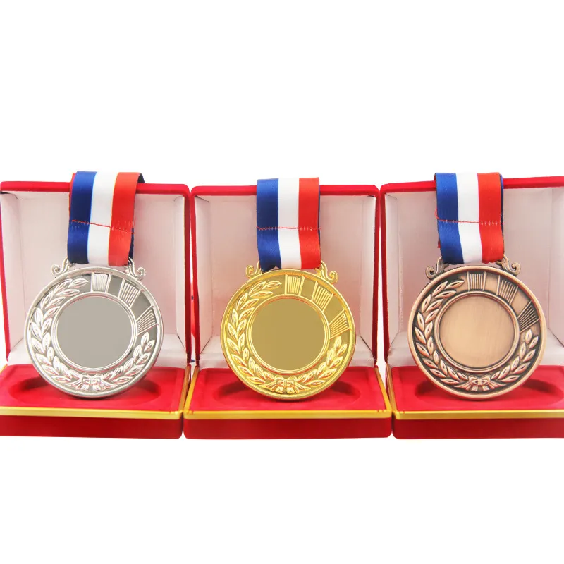 Ny Fashion Gold Silver Bronsmedaljer Anpassade metallmedaljer Matchmästerskap Sport Athletic Medaljer 65mm Diameter