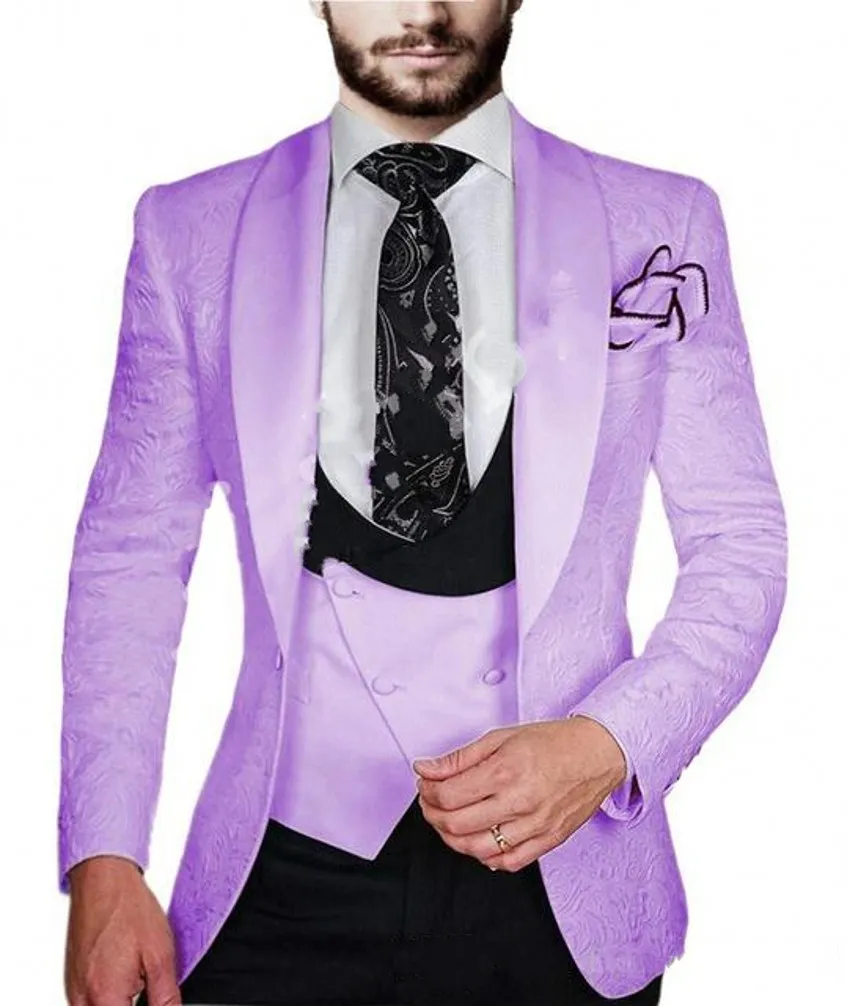 Мода фиолетовый Тиснение Groom Tuxedos шаль лацкане Жениха Blazer Мужские костюмы Формальные Пром партии костюмы (куртка + штаны + Tie + Vest) 800