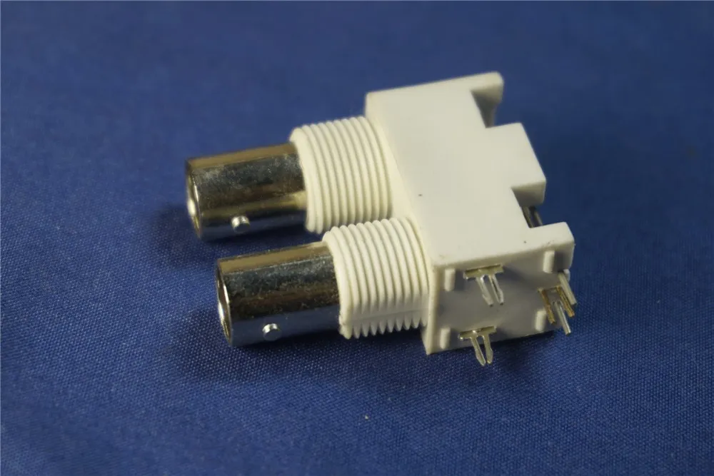 Freeshipping 200PCS Dual BNC-kontakt Jack Kvinnlig uttag 50 Ohm panelmontering genom hål Höger vinkel Solder 2 portar