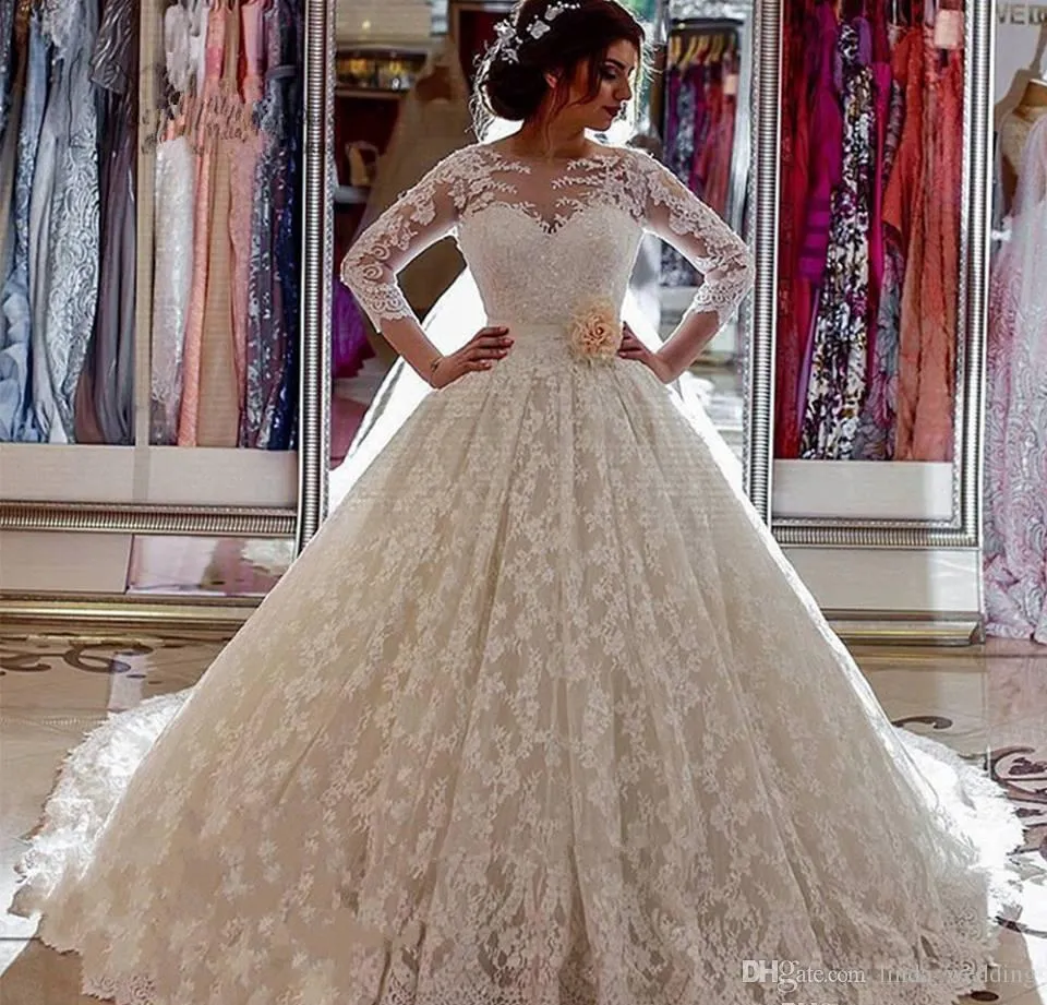 2019 Vintage Arabisk Dubai Princess Bröllopsklänning Puffy Långärmad Snörning Kyrka Formell Bride Bridal Gown Plus Storlek Anpassad Made