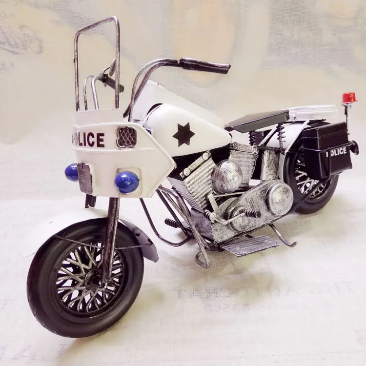 Modellini di auto pressofuse per motociclette della polizia vintage in latta, ornamento fatto a mano, regalo di compleanno per bambini, collezionismo, decorazioni per la casa