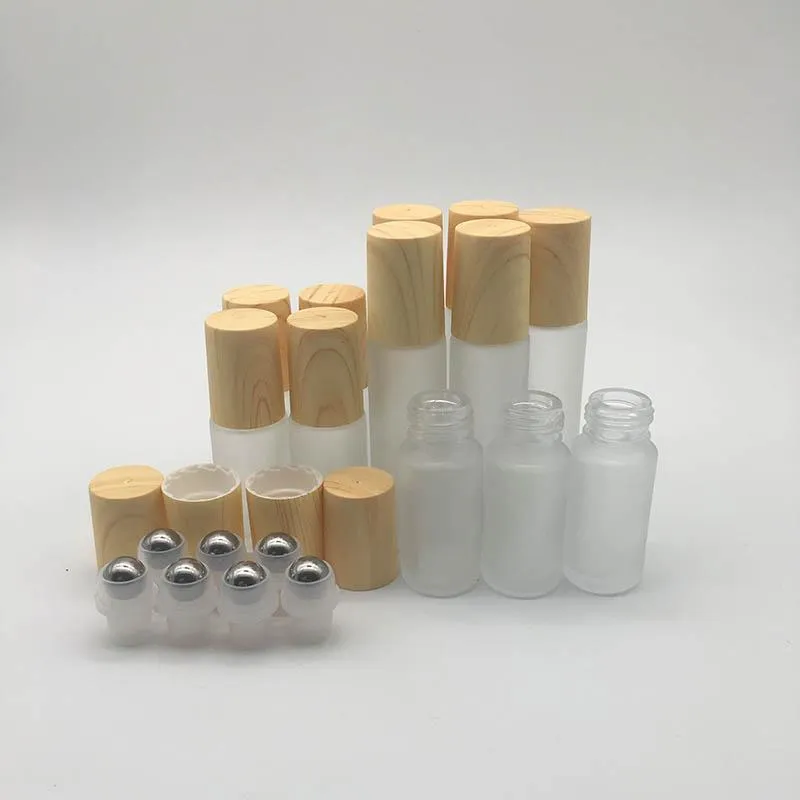 曇った透明なガラスローラーボトルのバイアルのコネターのコンテナーとメタルローラーボールと木の穀物のプラスチックキャップのエッセンシャルオイル香水5ml 10ml