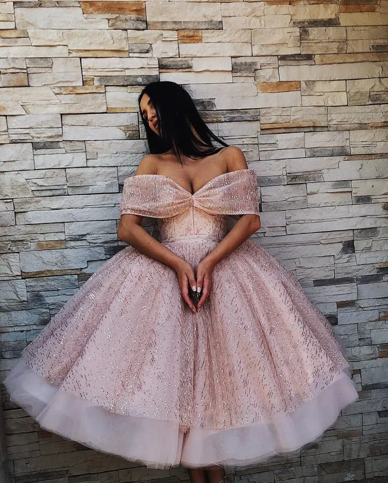 ボールガウンショートピンクスパンコールオフショルダーホームカミングドレス2019新しい安いセクシーな黒人女の子プロムスウィート16ドレス