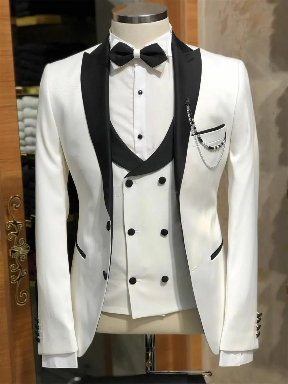 High Quality Two Buttons Ivory Wedding Men Suits Peak Lapel Three Pieces Business Groom Tuxedos (Jacket+Pants+Vest+Tie) W1090