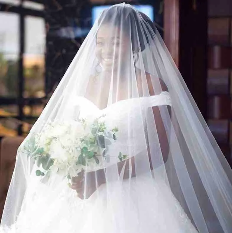 Elegante lange witte bruids sluiers kant rand tule sluier kerk bruiloft bruid accessoriy nieuwe op maat gemaakt