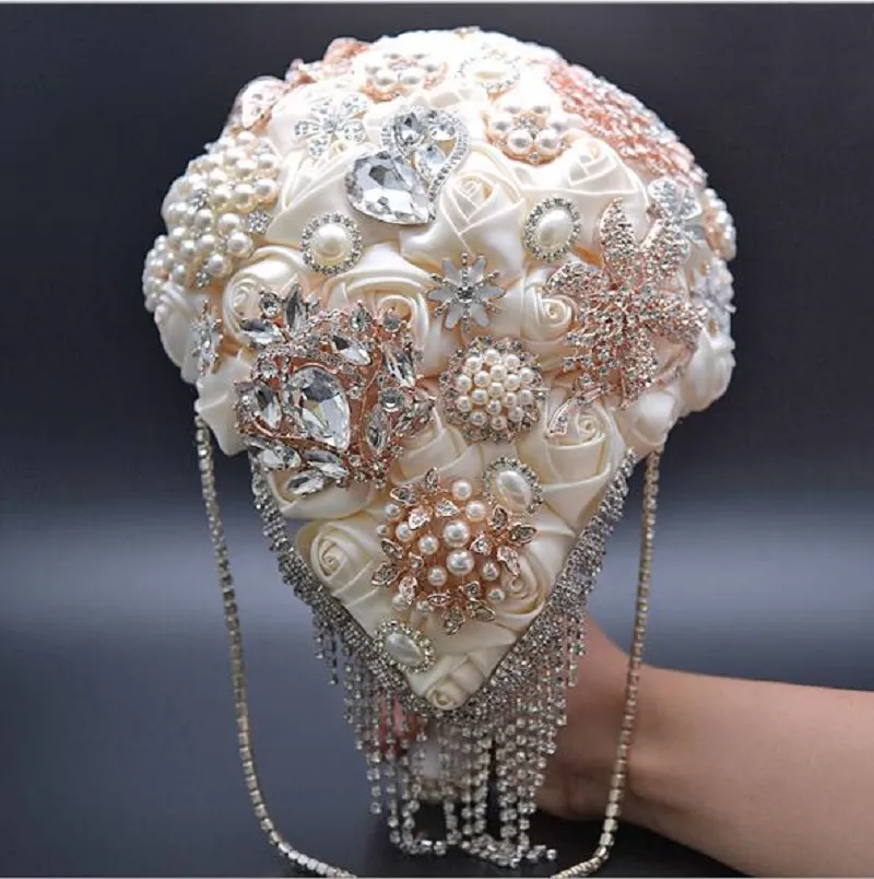 リボンとダイヤモンドの贅沢な花嫁の花嫁の花豪華な大きなダイヤモンドの花束の結婚式のブーケブライダルブーケ
