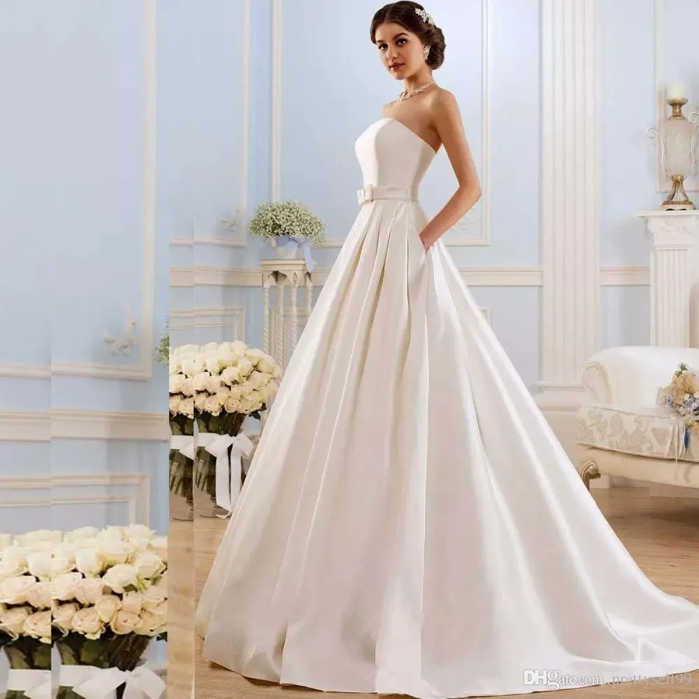 Vintage Strapless En Linje Bröllopsklänningar 2020 Med Fickor Bow Sweep Train Satin Lace Up Back Wedding Bridal Gowns