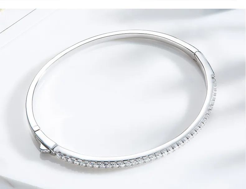 Fashion-S925 Sterling Silver Bracelet is ingericht met Swarovski Crystal Inlaid Hand.