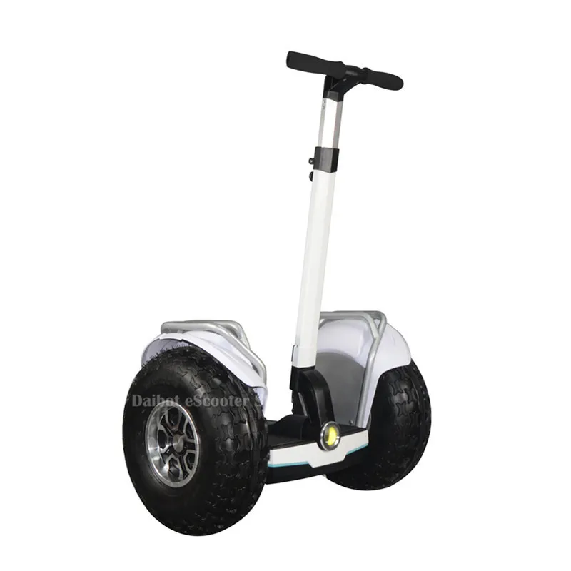 Two wheels scooter with handle clearance