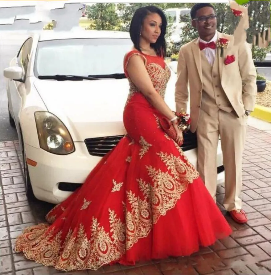 Dubai Red Mermaid Embroidered Prom Dress With Sheer Crew Neck And