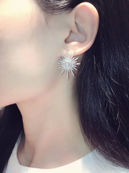 Wholesale- fashion luxury designer super glittering diamond zircon rhinestone sun flower stud earrings for women girls silver pin