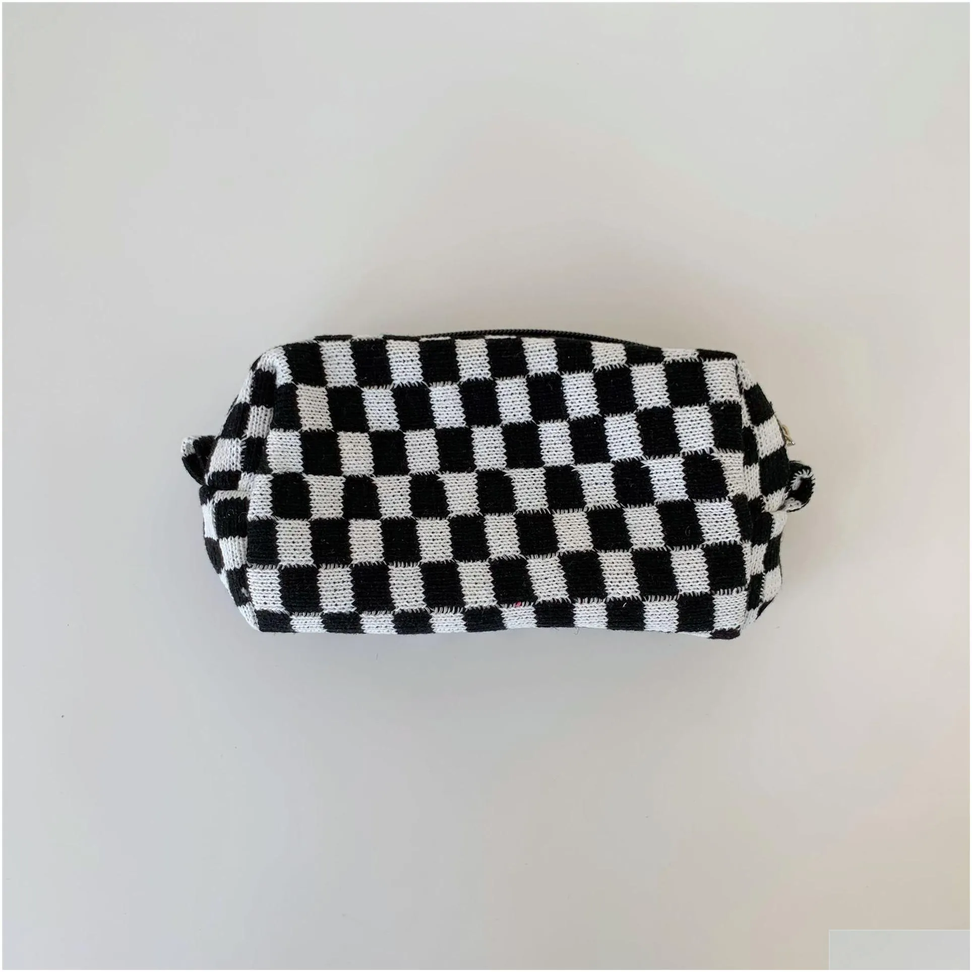 wool checkerboard cosmetic bag large capacity knitted storage bag autumn and winter plaid knitted storage toiletry bag portable