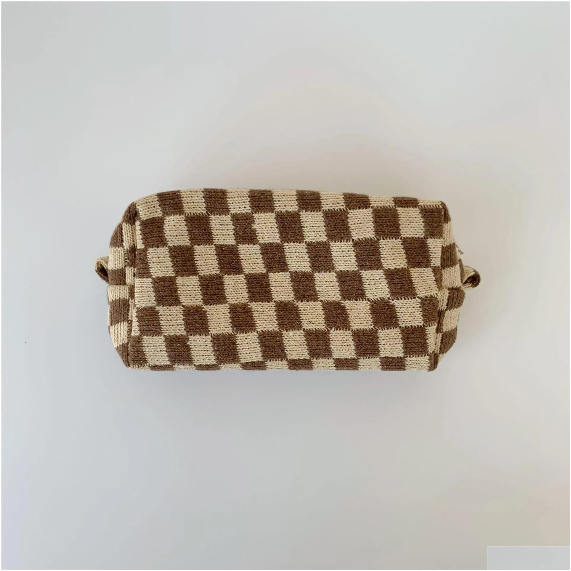 wool checkerboard cosmetic bag large capacity knitted storage bag autumn and winter plaid knitted storage toiletry bag portable