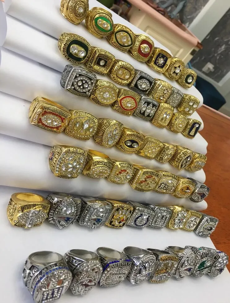 55Pcs 1966 To 2020 American Football Team Champions Championship Ring Set With Wooden Display Box Souvenir Men Fan Souvenir Gift Wholesale