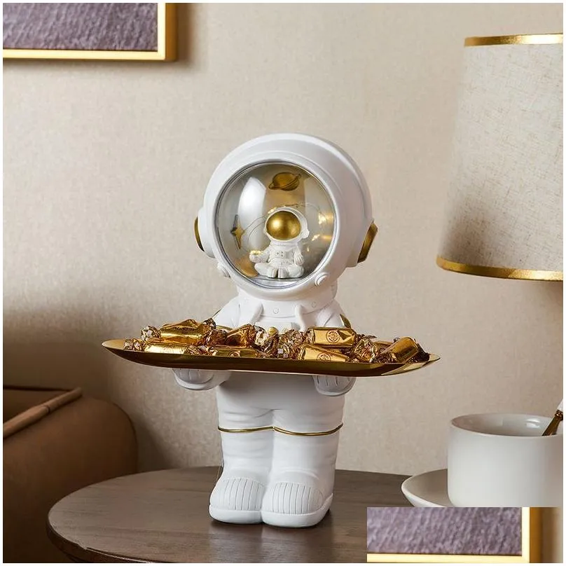 Creative Astronaut Statue Storage Tray Nordic Home Decor Desk Figurine Living Room Table Key 220518