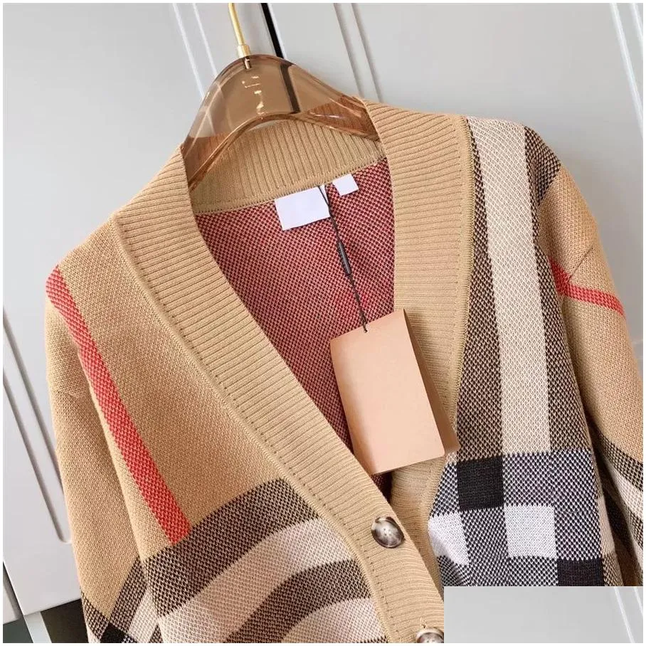 Sweater Women`s Autumn Round neck striped fashion Long Sleeve Women High End Jacquard Cardigan knitting Sweaters Coats