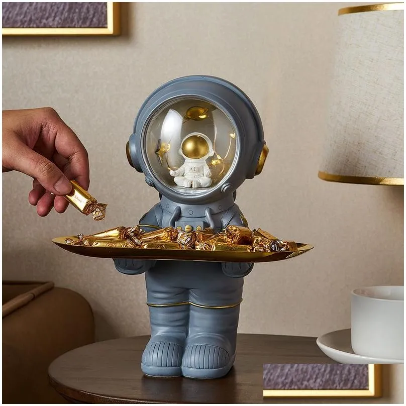 Creative Astronaut Statue Storage Tray Nordic Home Decor Desk Figurine Living Room Table Key 220518