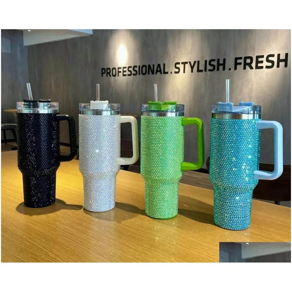 1pcs 40oz Bling Tumblers With Handle Lid and Straw Rhinestones Car Travel Mugs Holder Insulated Stainless Steel Double Wall Water Cups FY5717