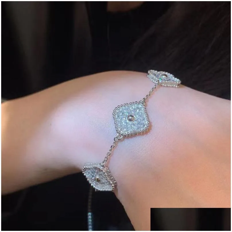 Chain 2023 Brand Classic Crystal Chain Bracelet Fashionable Charm Fourleaf Grass Fl Diamond Womens High Quality Designer Drop Deliver Dhofp