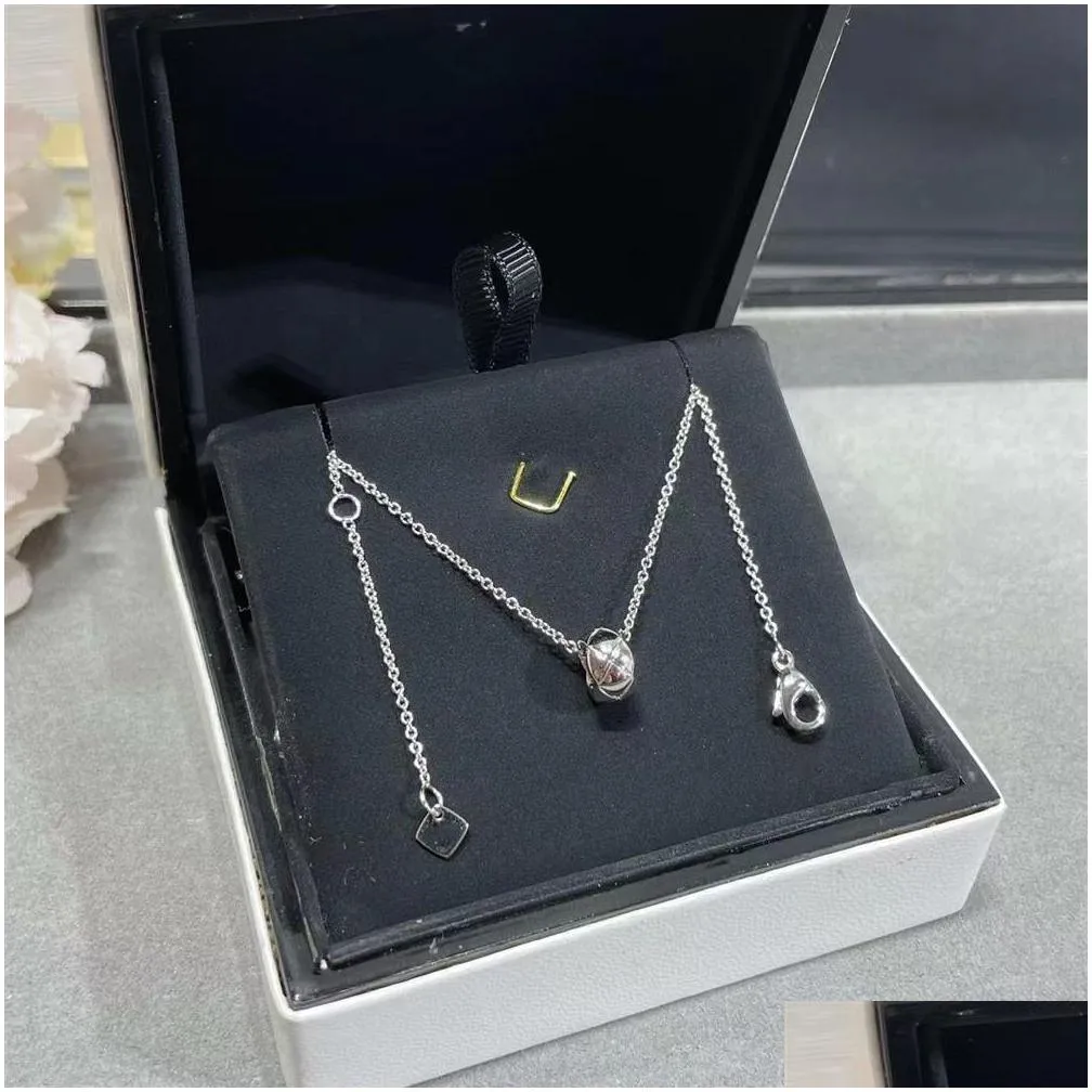 Pendant Necklaces Coco Crush Necklace Argyle Moon Diamond New In Luxury Fine Jewelry Chain For Womens Pendant K Gold Heart Designer La Otyeo
