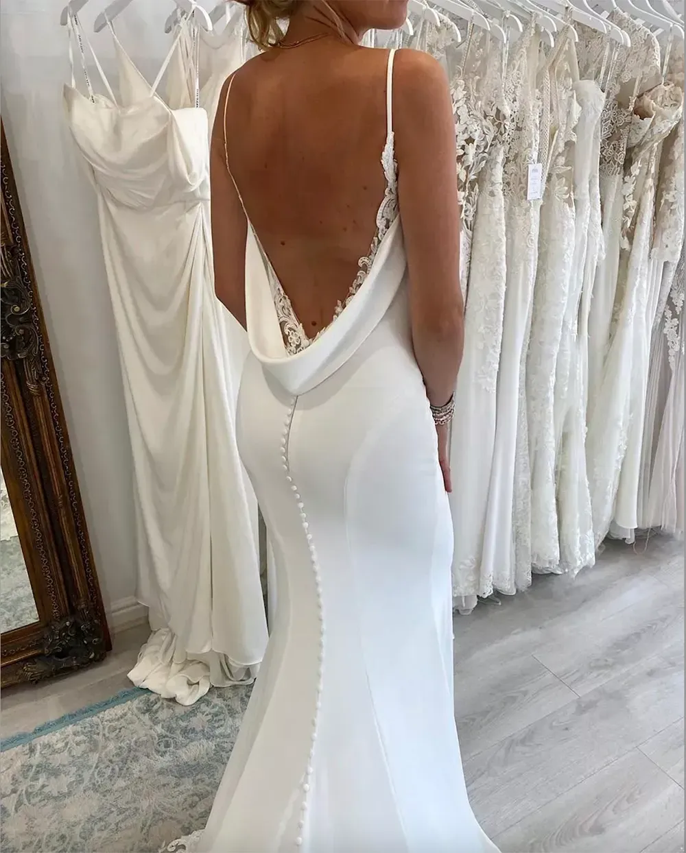 Sexy Backless Mermaid Wedding Dresses Spaghetti Straps Lace Appliques Button Covered Open Back Long Bridal Gowns Dresses Custom Made 2024