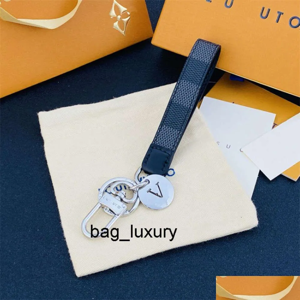 Fashion Luxury Keychain Love Gifts Lover Designer Brand Lanyards For Keys New Women Men Gold Leather Car Girls Bag Classic Pattern Dr Dhl8M