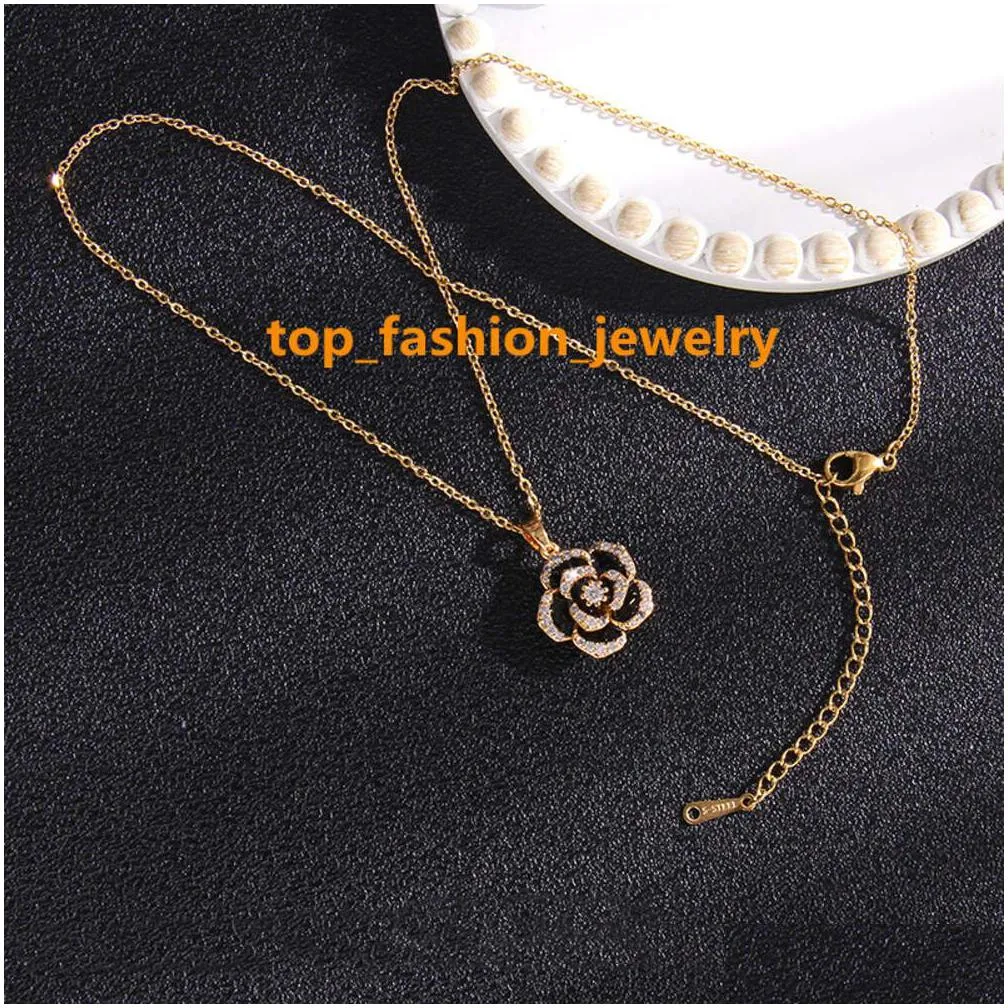 pendant necklaces four-leafed clover luxury necklace designers jewelry diamonds necklace women titanium steel gold-plated never fade