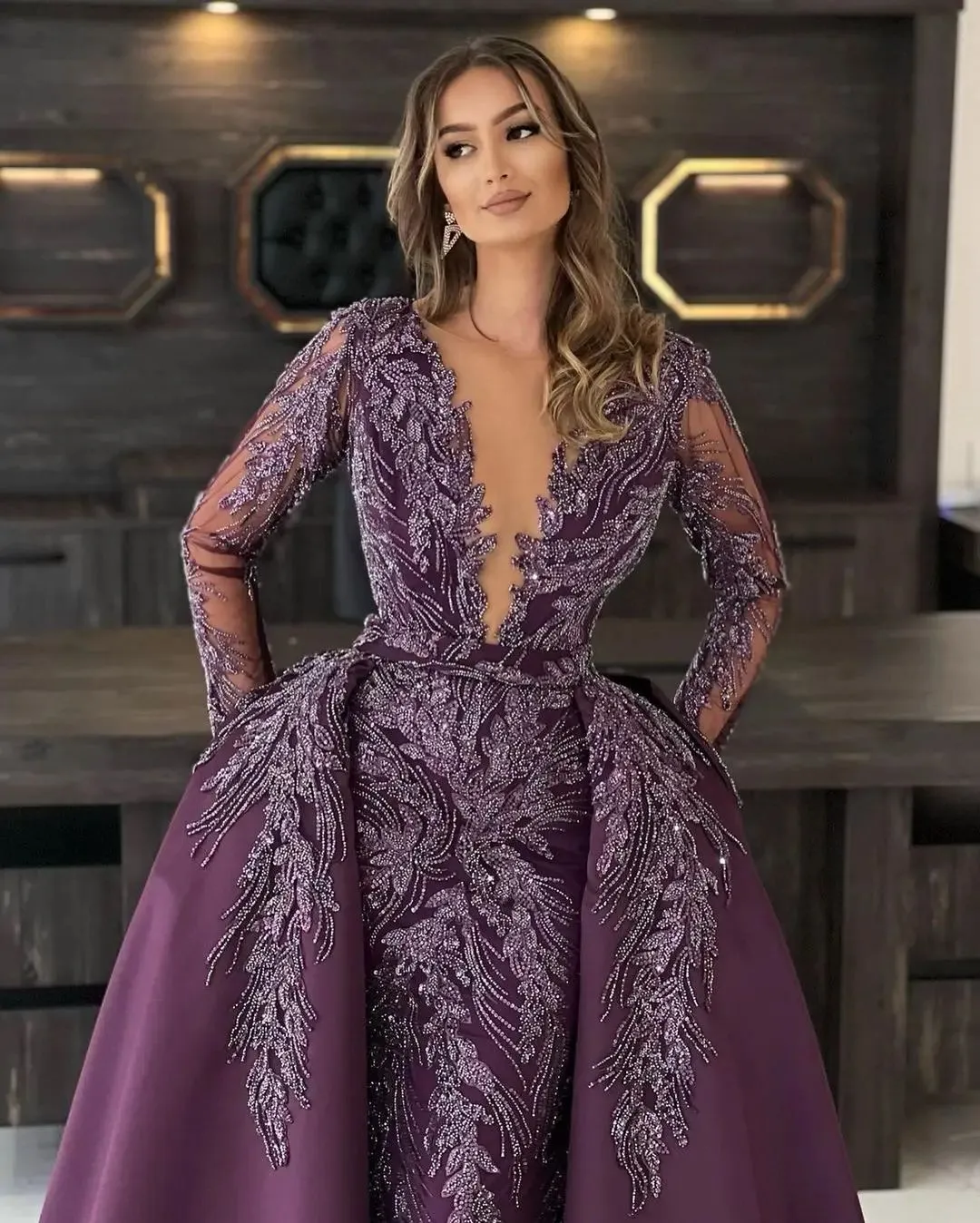 2024 Luxury Purple Grape Evening Dresses Wear Jewel Neck Illusion Arabic Mermaid Lace Crystal Formal Prom Party Gowns Specical Occasion Long Sleeves Overskirts