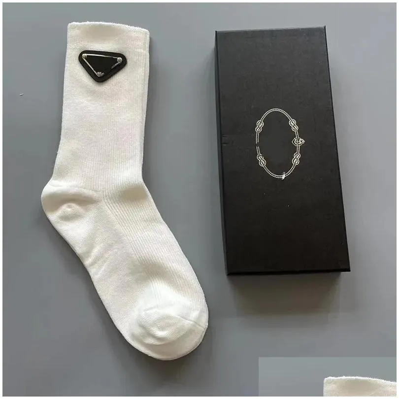 2023 latest men sock sports socks fashion womens premium cotton classic letter breathable 100% pure cotton black and white basketball football outdoor gift