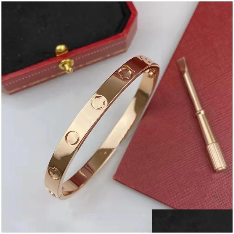 2023 new brand classic designer bracelet european fashion couple cuff bracelet for women high quality 316l titanium steel bracelet