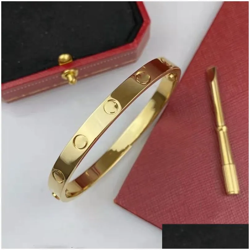 2023 new brand classic designer bracelet european fashion couple cuff bracelet for women high quality 316l titanium steel bracelet