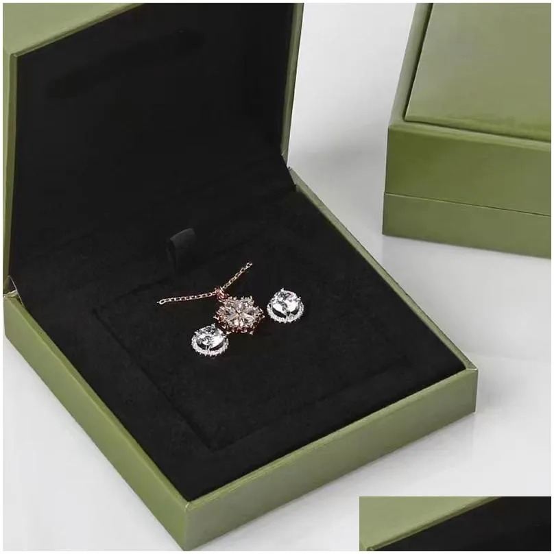 classic designer four-leaf clover jewelry box set high quality necklace stud earrings bracelet box contains handbag certificate