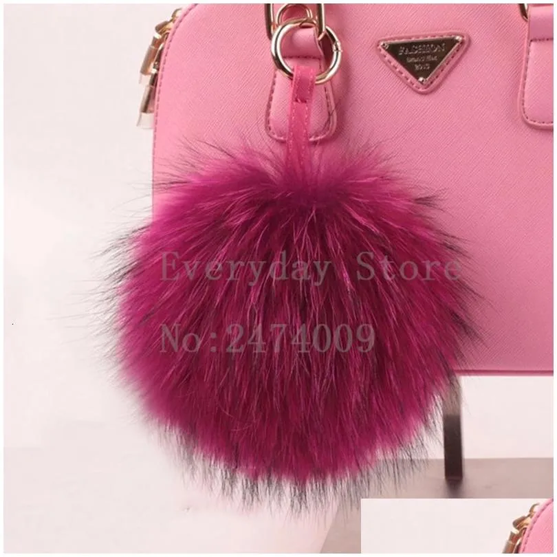 keychains lanyards luxury 15cm fluffy raccoon fur ball real key chains pompom pompon keyring charm women bag pendant 221119