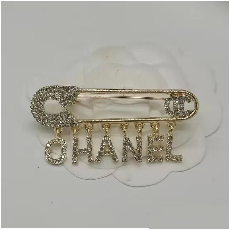 luxury women designer brooch brand letter brooches 18k gold plated inlay crystal rhinestone jewelry men broche charm pearl pins broches unisex wedding