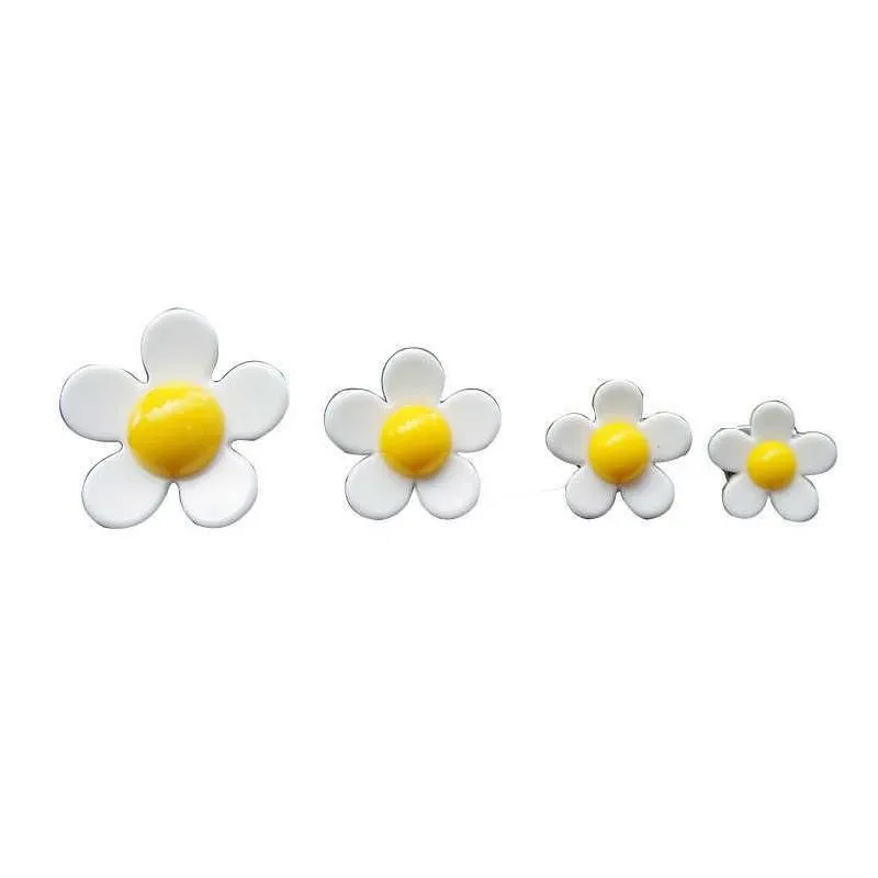 new 4 pcs car outlet vent perfume clip small daisy air conditioning aromatherapy clip car interior decoration supplies air freshener