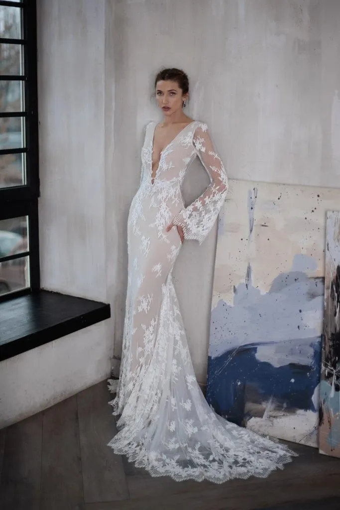 Fabulous Mermaid Lace Wedding Dresses Long Sleeves Backless Bridal Gowns Deep V Neckline Sweep Train Vestido De Novia