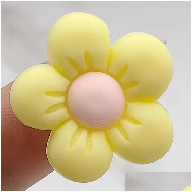Charms Wholesale 30 50 100Pcs Colorf Flowers Pvc Shoe Charm Accessories Diy Buckle Decor Fit Pins Clog Charms Jibz Kid Party Gift Drop Dhfva