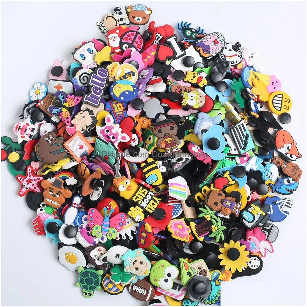 Shoe Parts & Accessories Wholesale 30-50-100Pcs Mixed Cartoon Random Different Shoes Charms Fit Clog Shoes/Wristbands Children Party B Dhosl