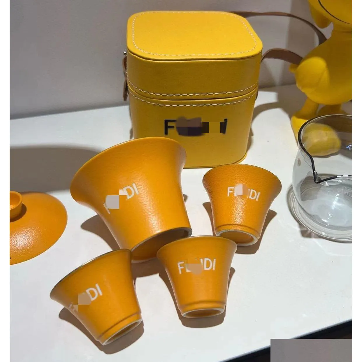 Coffee & Tea Sets Designer Portable Travel Yellow Tea Set Lazy One Pot Three Cups Outdoor Cam Ceramic Classic Logo With Box Drop Deliv Dh947