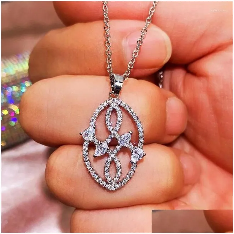 pendant necklaces 2024 fashion retro wild leaf necklace female temperament high-end copper-plated platinum zircon clavicle chain