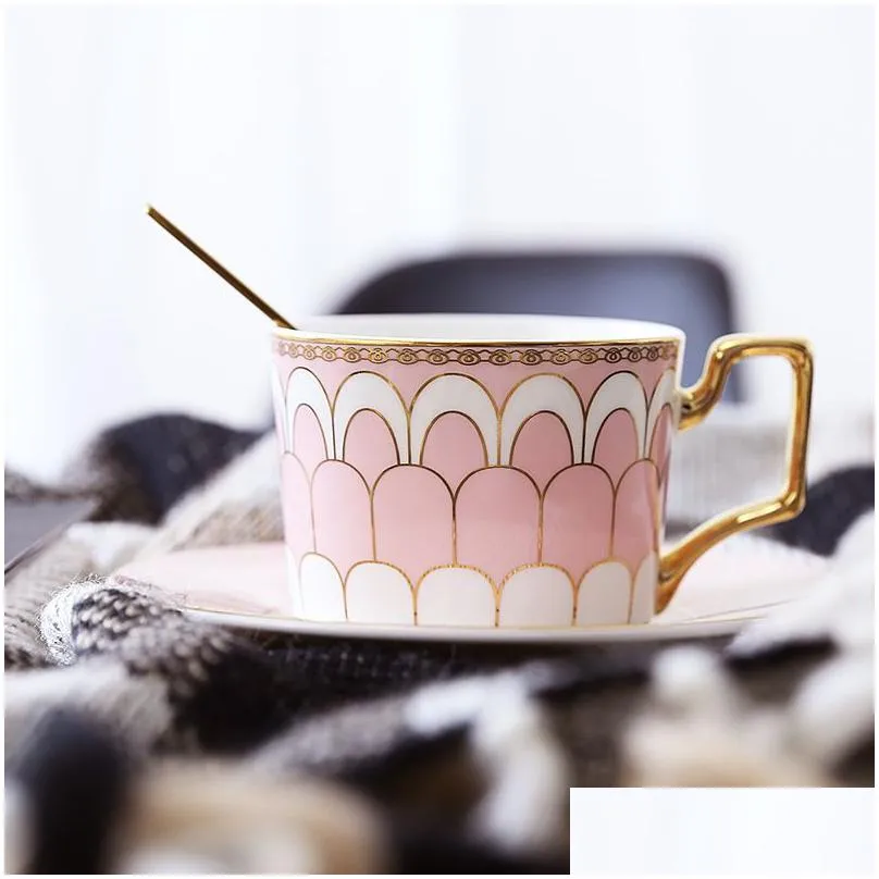 Cups & Saucers European Luxury Coffee Cups Saucers Porcelain Royal Exquisite British Afternoon Tea Cup Set Fashion Cafe Mug For Gift D Dhzq0