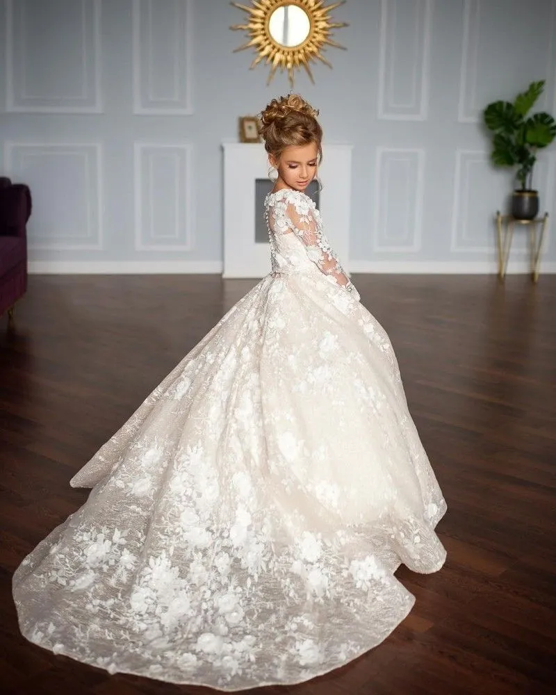 2024 Lovely Flower Girls Dresses For Weddings Long Sleeves Scoop Neck Lace Appliques 3D Floral Princess Kids Birthday Girl Pageant Gowns Sweep Train Light Champagne