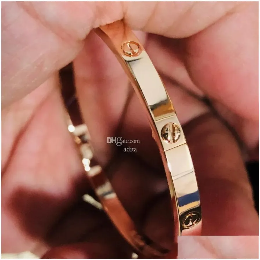 thin love bangl 18k gold plated small love bangles the details are consistent with the official bangle for woman designer official replica t0p material